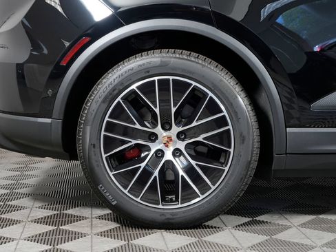 Used 2025 Porsche Macan 4S Electric AWD/4WD image 15
