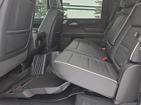 Used 2024 GMC Sierra 2500 AT4X image 14