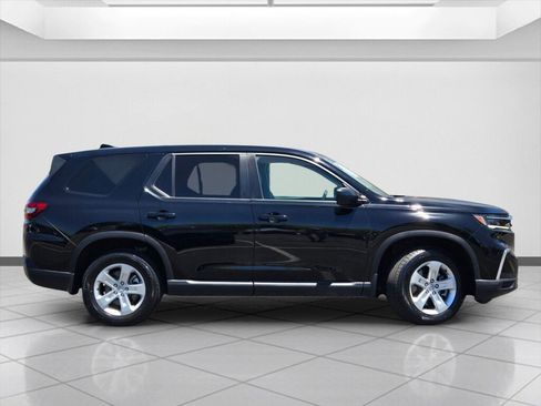 Used 2023 Honda Pilot LX image 4
