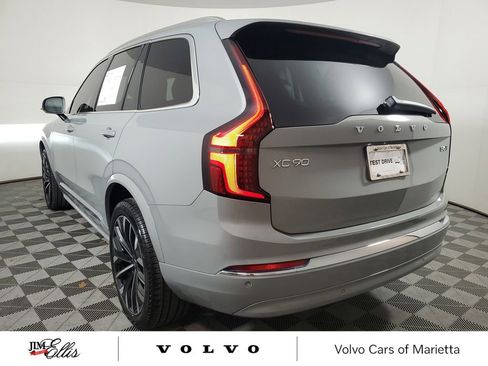 Certified 2025 Volvo XC90 B6 Core w/ Climate Package image 5