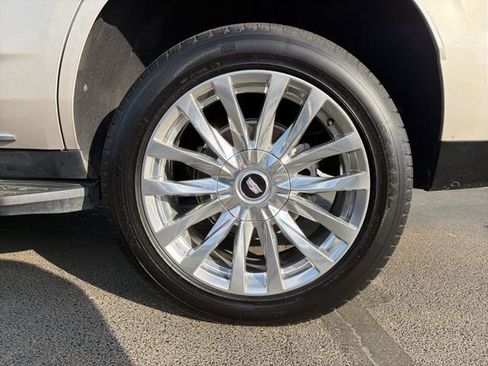 Used 2023 Cadillac Escalade Premium Luxury RWD image 36