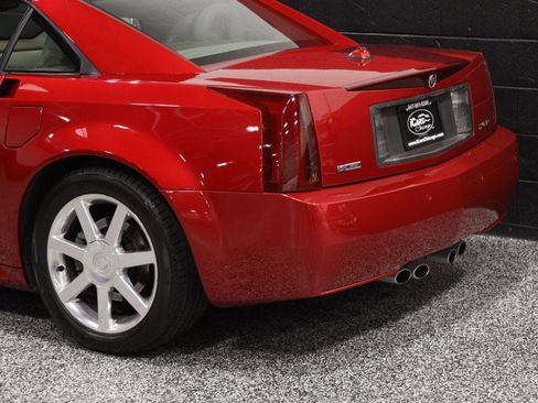 Used 2005 Cadillac XLR RWD image 25