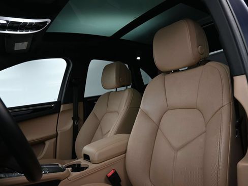 Certified 2020 Porsche Macan S AWD/4WD image 5