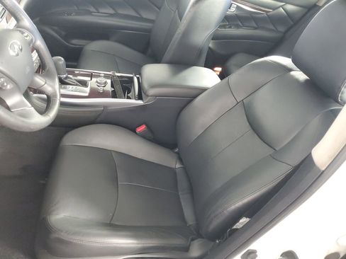 Used 2019 INFINITI Q70 Luxe w/ Proactive Package image 11