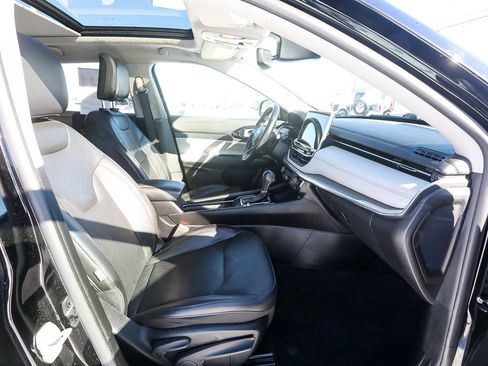 Used 2022 Jeep Compass Limited w/ Sun and Sound Group image 21