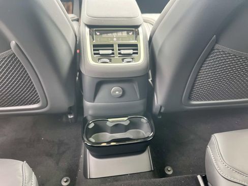 New 2026 Volvo XC90 T8 Ultra w/ Protection Package Premier AWD/4WD image 17