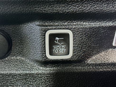 Used 2022 Jeep Grand Cherokee L Laredo image 33