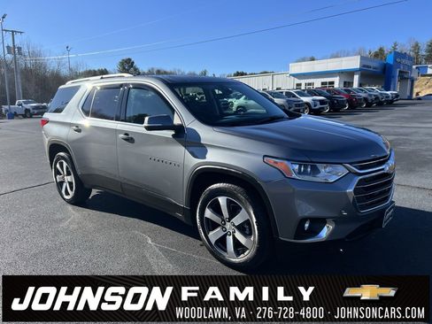 Used 2021 Chevrolet Traverse LT w/ LT Premium Package image 1
