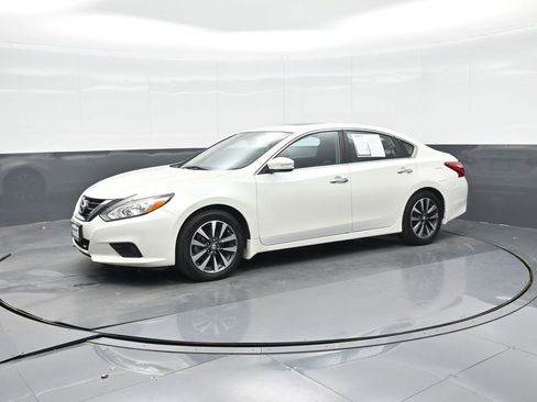 Used 2016 Nissan Altima 2.5 SL w/ 2.5 Technology Package image 1