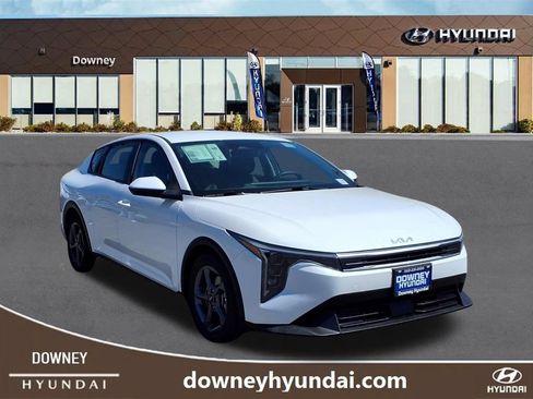 Used 2025 Kia K4 FWD image 3