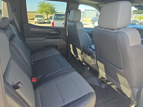 Used 2024 Chevrolet Silverado 1500 ZR2 w/ Technology Package image 11