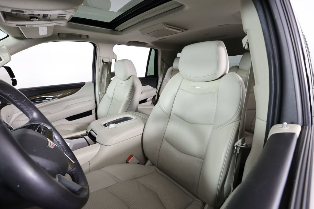 Used 2020 Cadillac Escalade Luxury AWD/4WD image 11