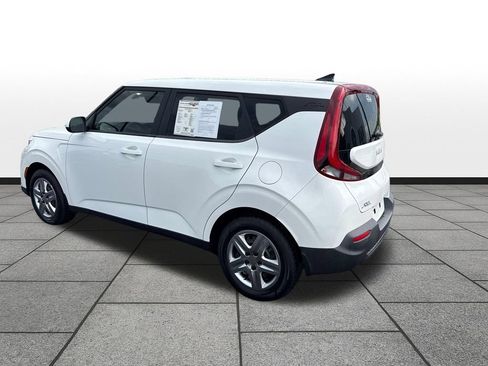 Used 2022 Kia Soul LX FWD image 3