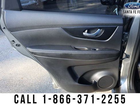 Used 2017 Nissan Rogue SV image 13