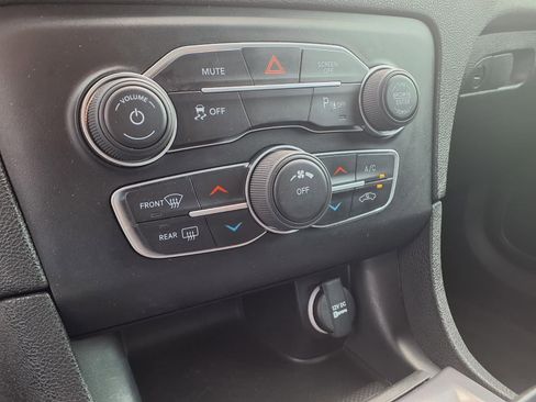 Used 2023 Dodge Charger SXT RWD image 18