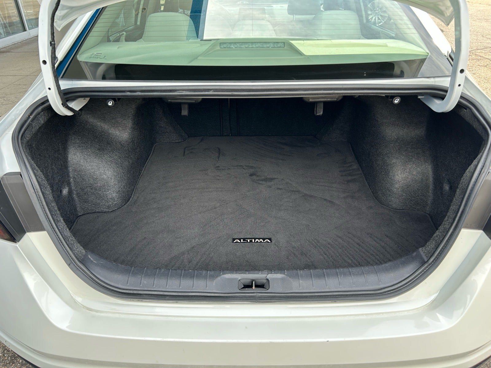 Used 2025 Nissan Altima 2.5 SV FWD image 7