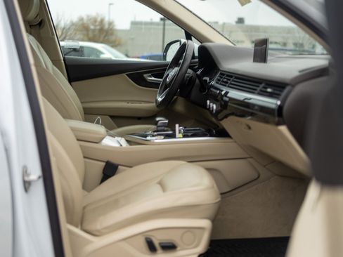 Used 2019 Audi Q7 3.0T Premium image 39