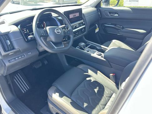 New 2026 Nissan Pathfinder Platinum w/ Lighting Package AWD/4WD image 14