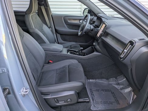 Certified 2023 Volvo XC40 Recharge Plus image 31