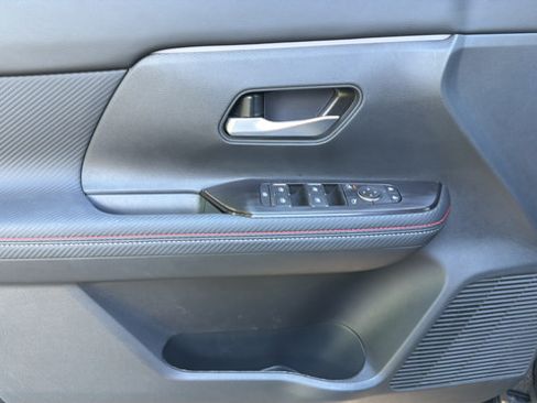 Used 2025 Nissan Kicks SR w/ SR Premium Package AWD/4WD image 13