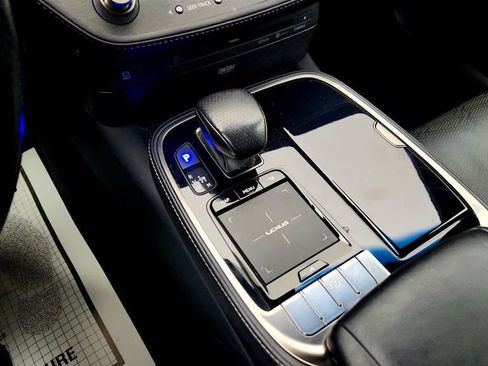 Used 2018 Lexus LS 500 F Sport w/ Accessory Package (Z2) RWD image 16