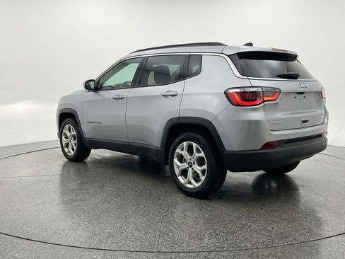 Used 2025 Jeep Compass Latitude image 6