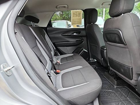 Used 2023 Chevrolet TrailBlazer LT w/ Convenience Package FWD image 12