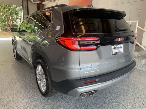 Used 2026 GMC Acadia Elevation w/ Elevation Premium Package FWD image 6