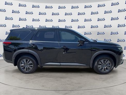 Used 2025 Nissan Pathfinder S FWD image 8