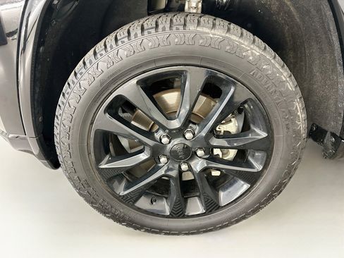 Used 2022 Jeep Grand Cherokee Laredo X AWD/4WD image 36