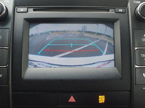 Used 2016 Toyota Camry LE image 6