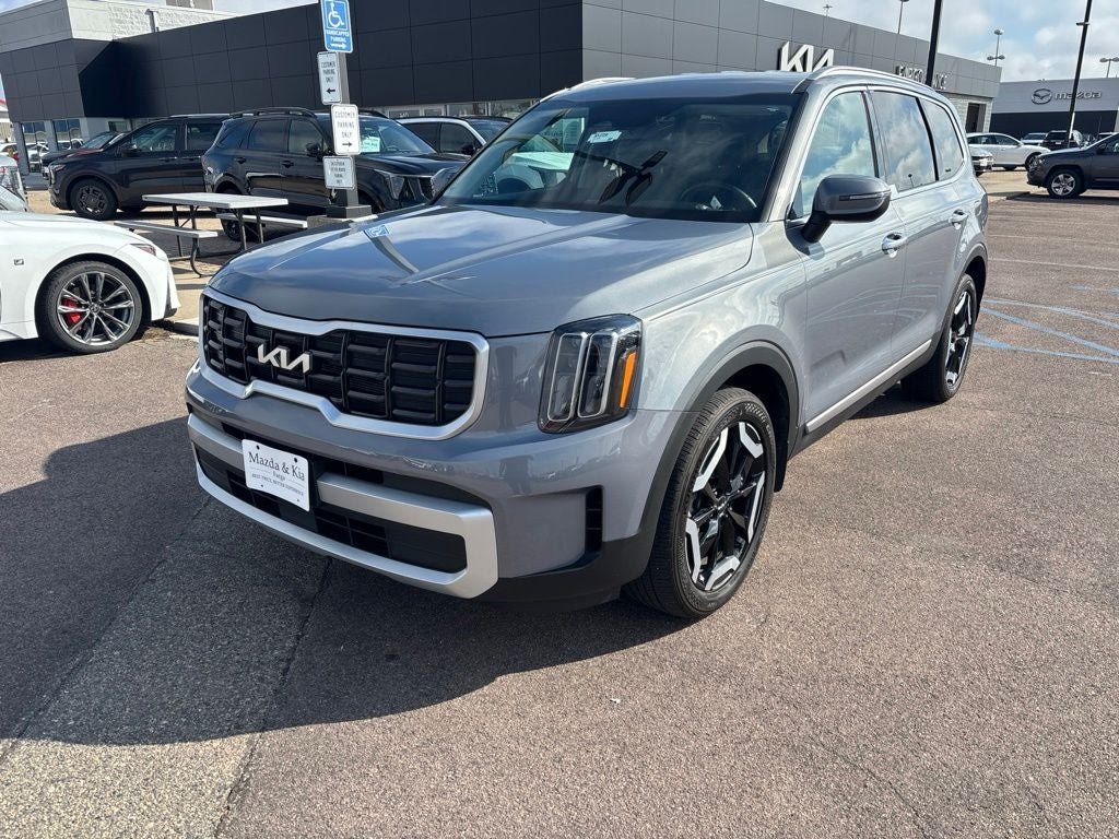 Used 2024 Kia Telluride S FWD image 1