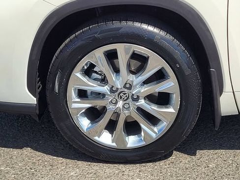Certified 2021 Toyota Highlander Limited AWD/4WD image 11
