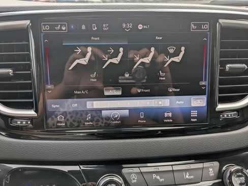Used 2024 Chrysler Pacifica Touring-L FWD image 28