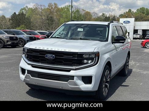New 2026 Ford Expedition Platinum image 3
