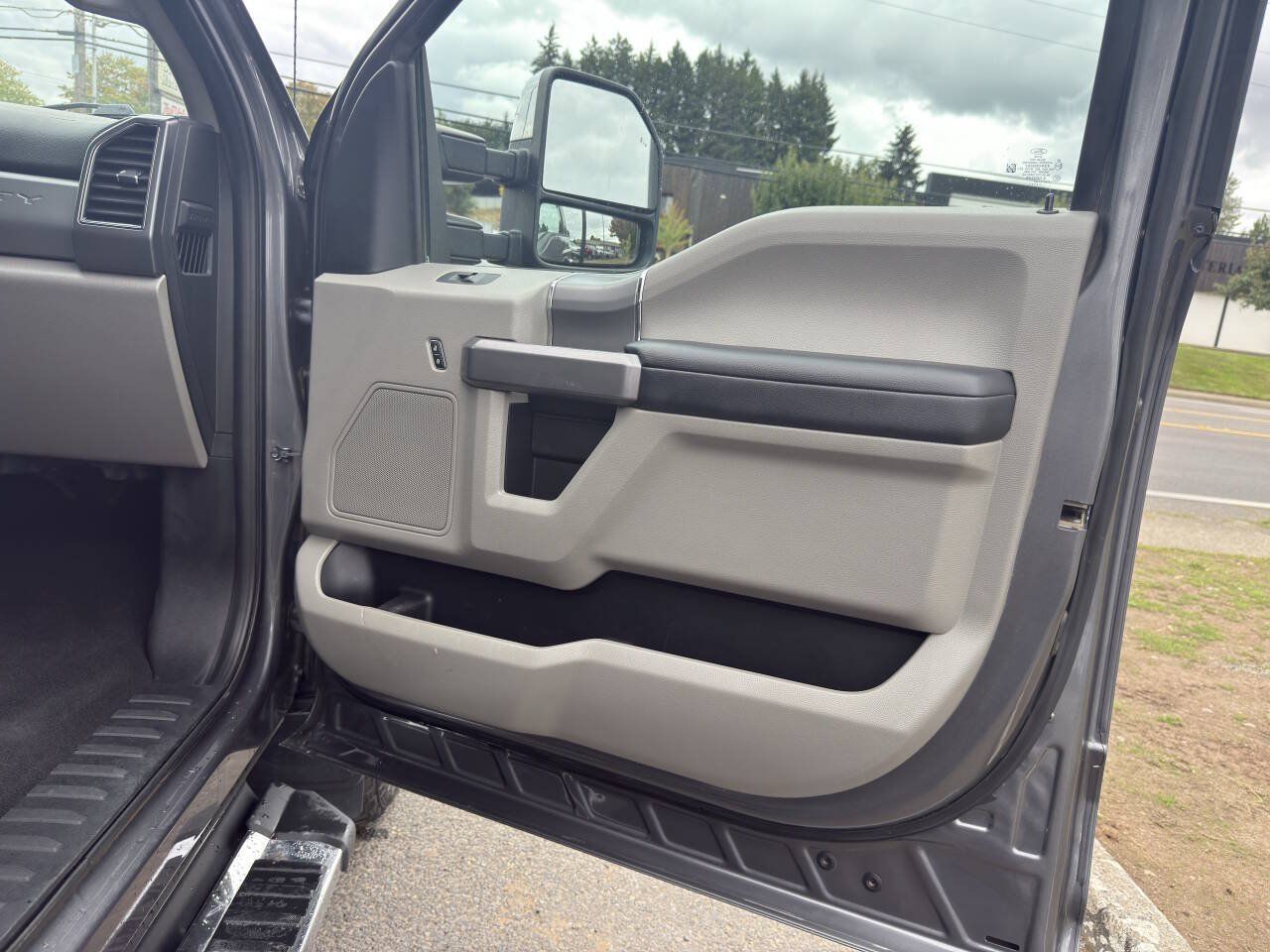 Used 2021 Ford F350 XLT w/ XLT Premium Package AWD/4WD image 17
