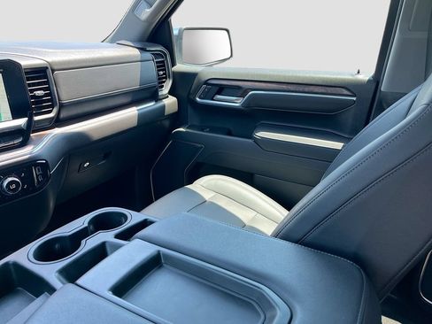 Used 2025 GMC Sierra 1500 SLT RWD image 23