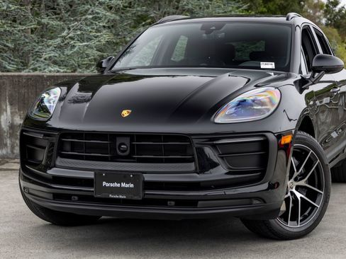 Certified 2026 Porsche Macan AWD/4WD image 7