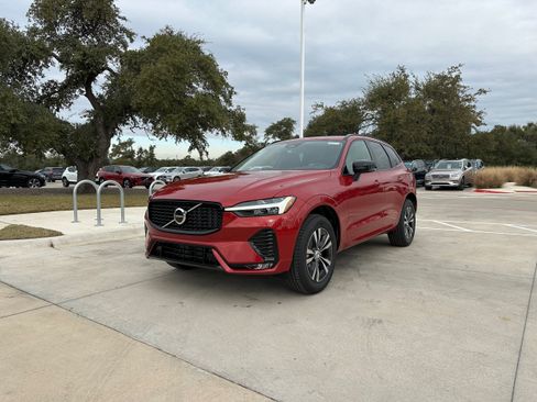 Certified 2025 Volvo XC60 B5 Core w/ Protection Package Premier AWD/4WD image 2