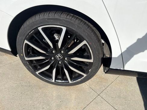 Used 2023 Honda Accord Touring image 10