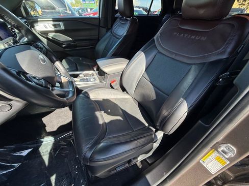 Used 2021 Ford Explorer Platinum w/ Equipment Group 601A AWD/4WD image 17