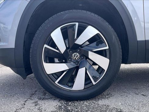 Used 2024 Volkswagen Atlas Cross Sport SE FWD image 11