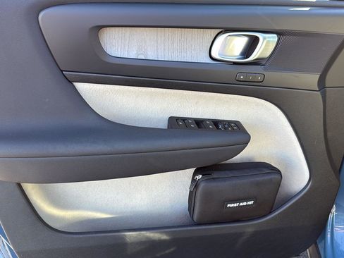 Used 2023 Volvo XC40 B5 Plus w/ Protection Package Premier image 10