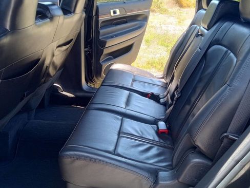 Used 2014 Lincoln MKT AWD image 19