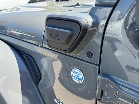 Used 2022 Jeep Wrangler Unlimited Sahara AWD/4WD image 8