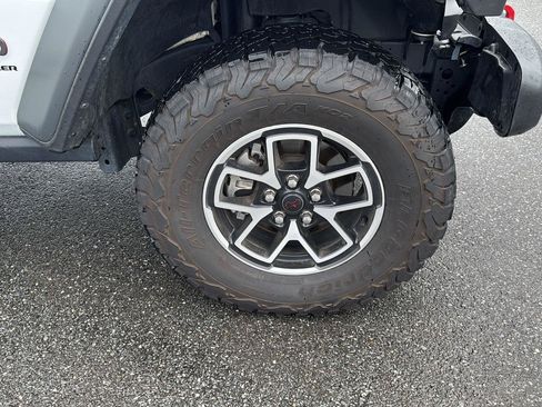 Used 2026 Jeep Wrangler Unlimited Rubicon AWD/4WD image 19