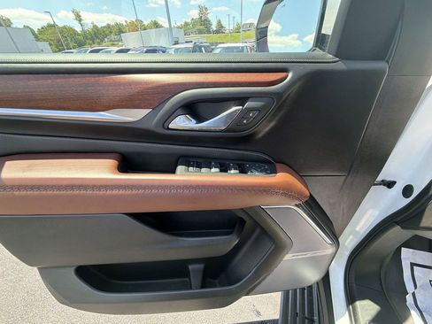 Used 2023 GMC Yukon XL Denali Ultimate AWD/4WD image 19