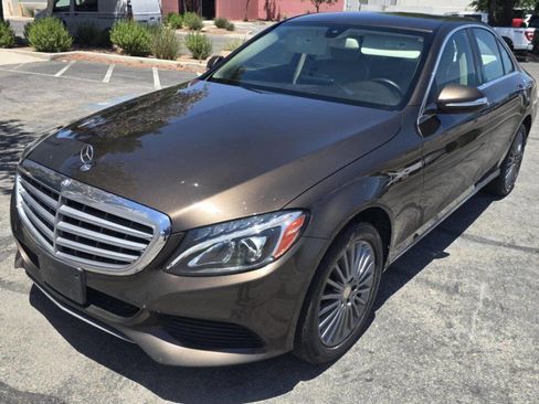 Used 2015 Mercedes-Benz C 300 4MATIC Sedan image 4