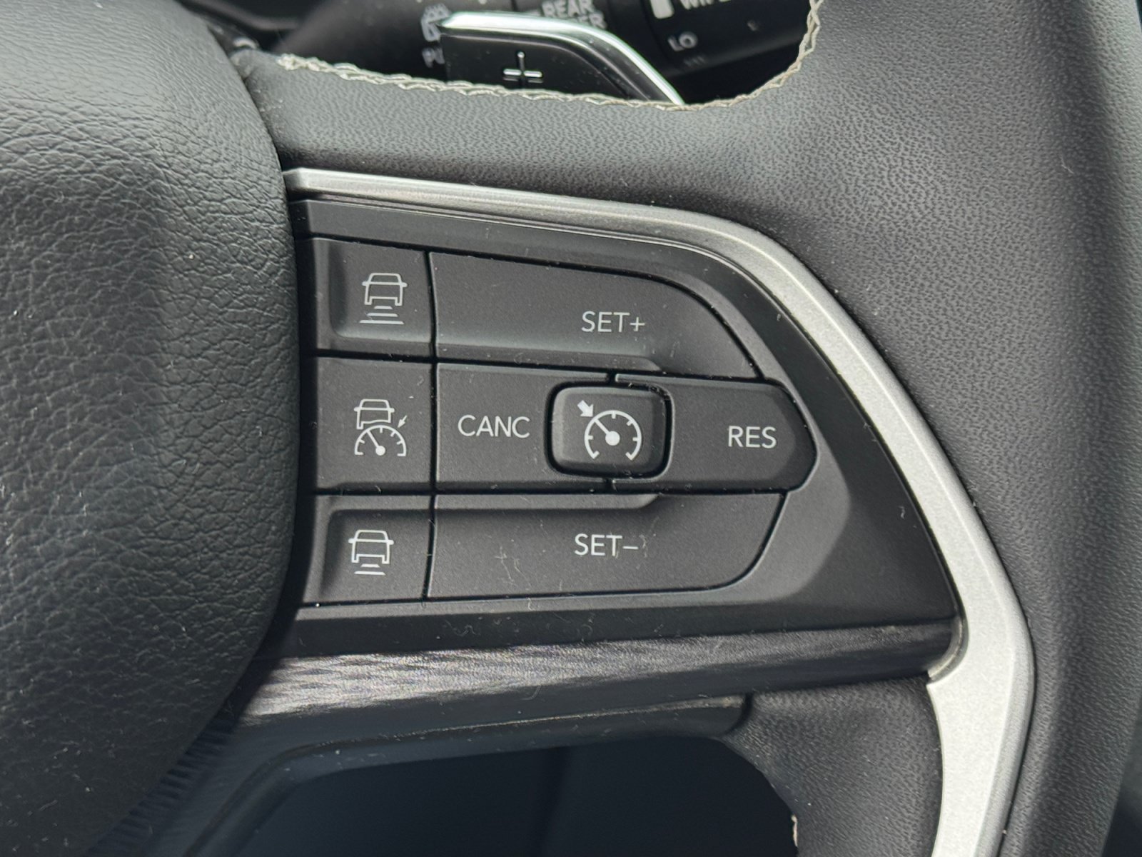 Used 2023 Jeep Grand Cherokee L Laredo w/ Luxury Tech Group I AWD/4WD image 27