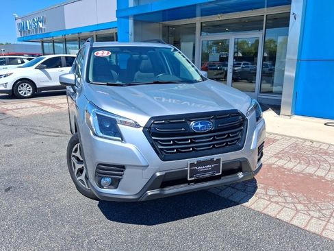 Used 2023 Subaru Forester Premium AWD/4WD image 3